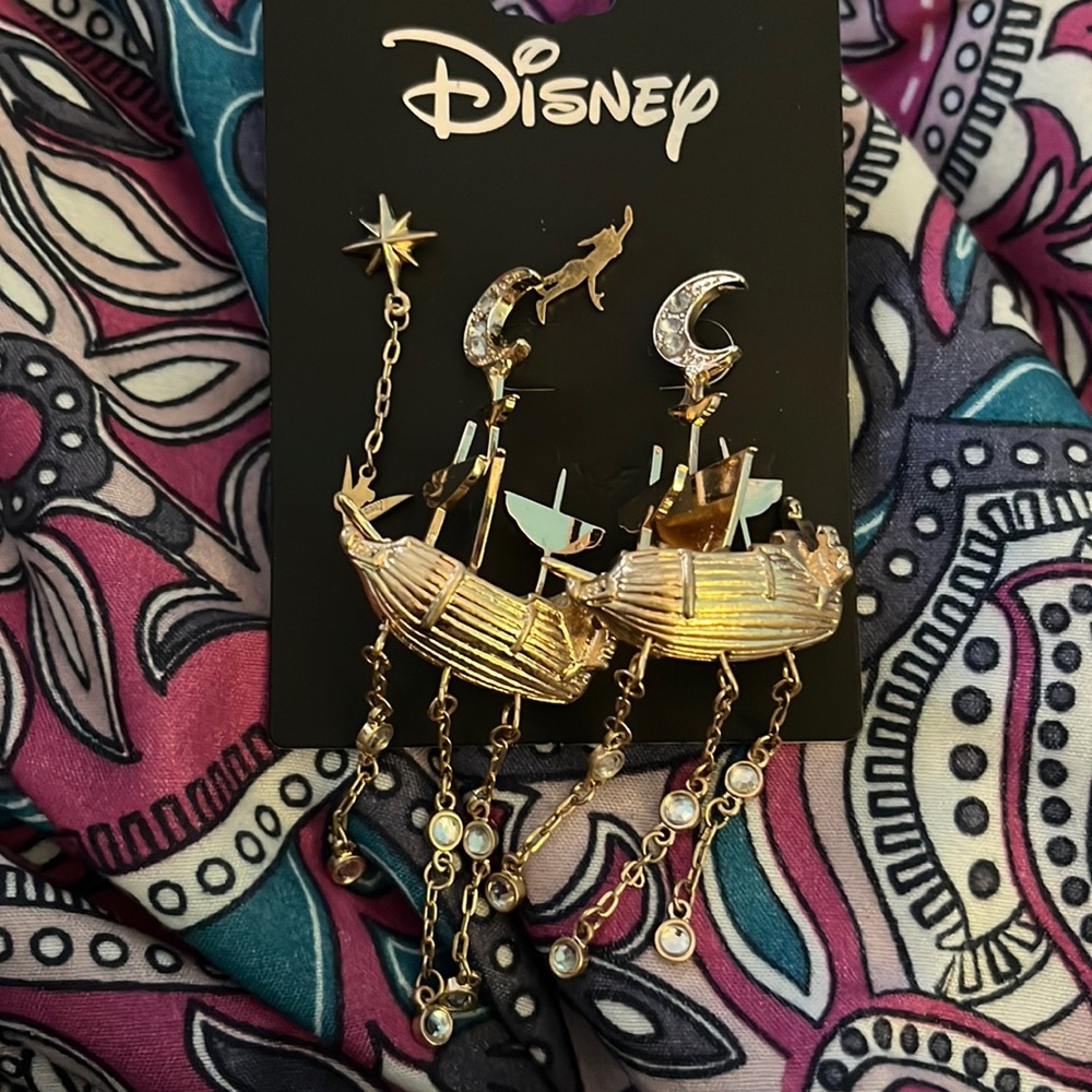 Peter Pan earrings